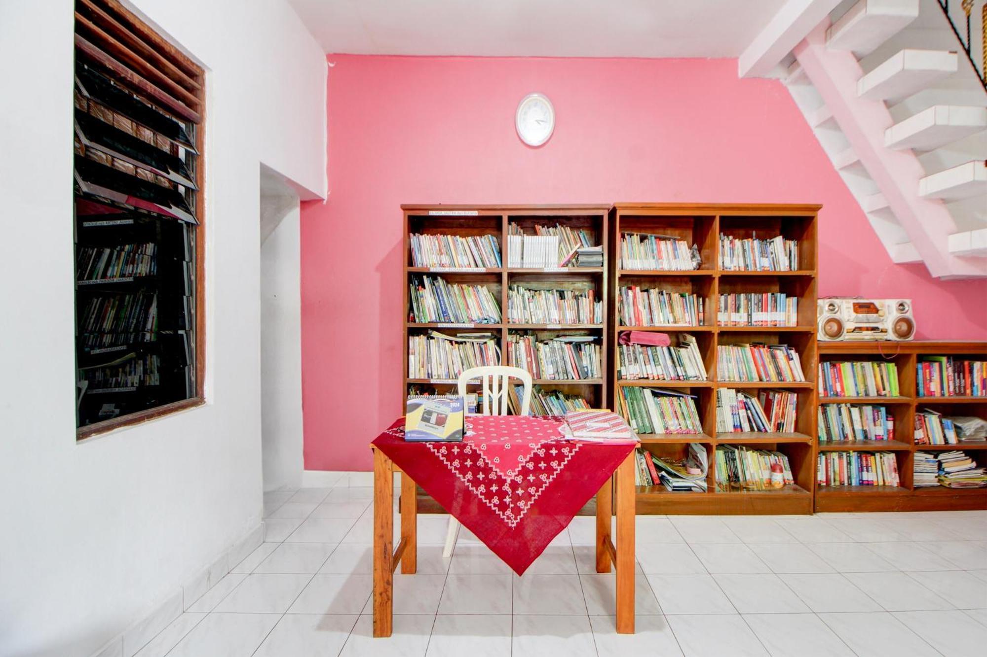 Spot On 94319 Daffsell Syariah Hotel 2*